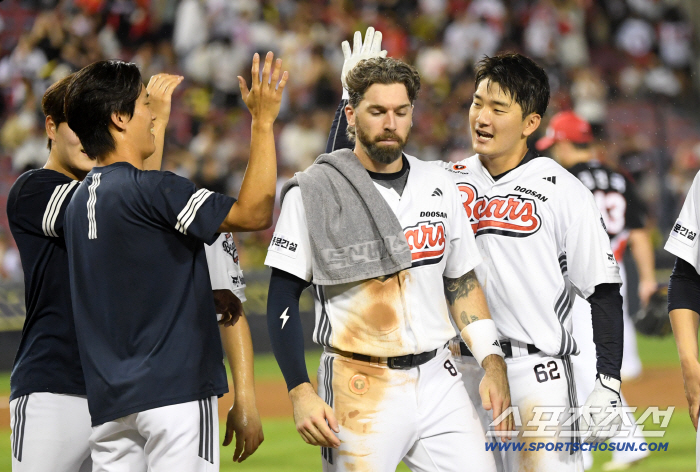  Ahn Jae-seok of Doosan Bears is done