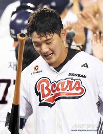  Ahn Jae-seok of Doosan, a walk-off shot, ends in the 11th inning