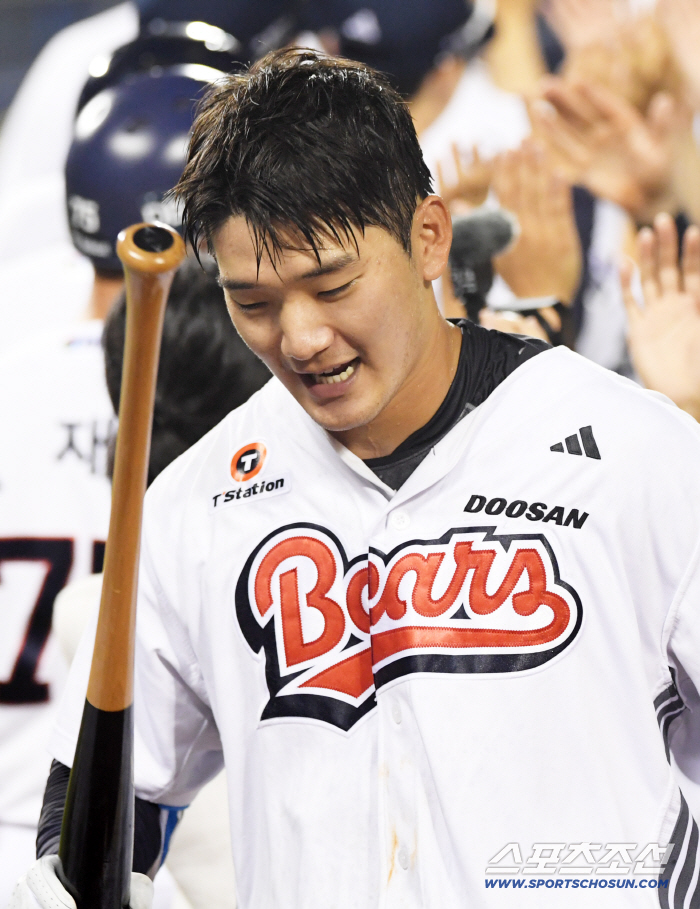  Ahn Jae-seok of Doosan, a walk-off shot, ends in the 11th inning