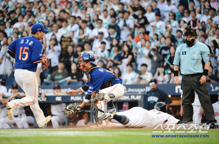  Choi Won-joon scored a run and scored a point