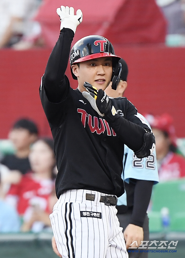  Choi Won-young hit in the top of the third inning