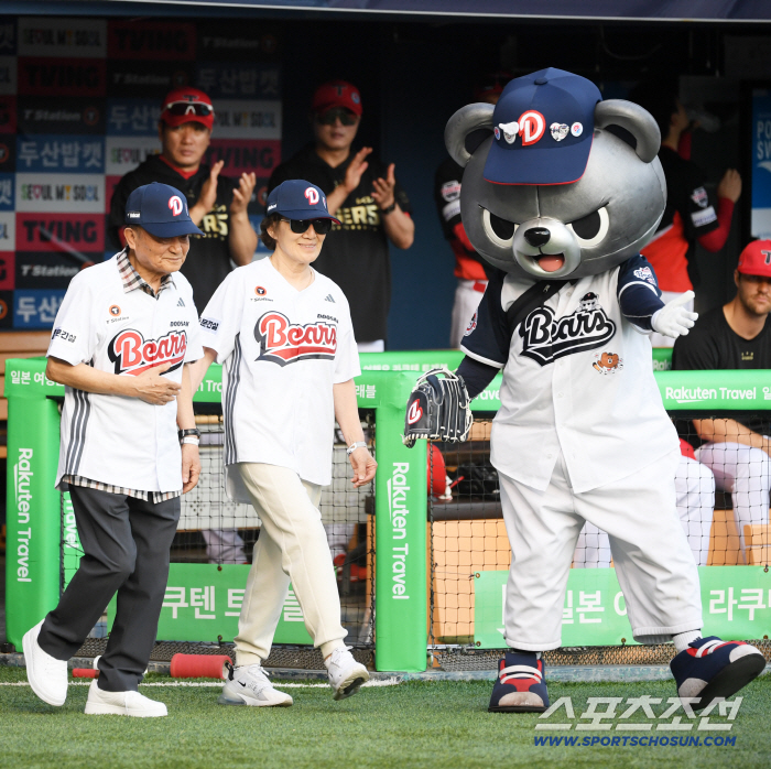  Doosan's special first pitch hitters for the 80th anniversary of Korea's liberation