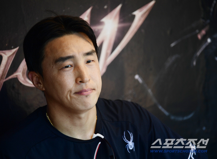  Hanwha Son Ah-seop visited Changwon for the first time in a different uniform