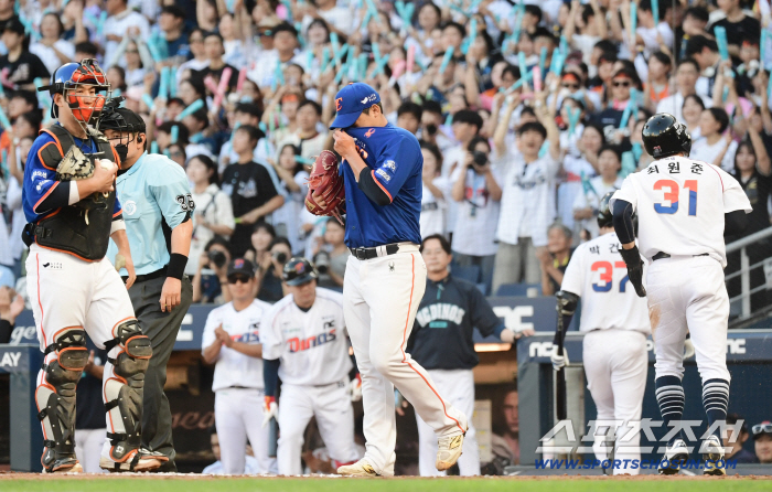  Hanwha's Kim Ki-joong allowed two disappointing runs from the first inning