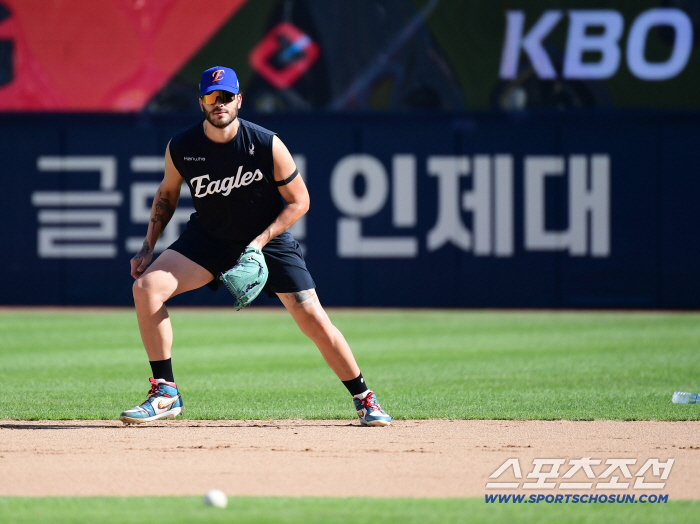  Infield defense to help Hanwha Ponce teammates train