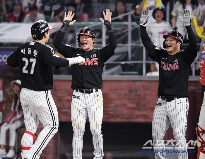  Park Dong-won's dramatic reversal of three-run shot