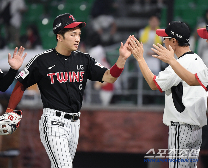  Park Hae-min, who participated in the game as a major player in the bottom of the ninth inning, continues his record