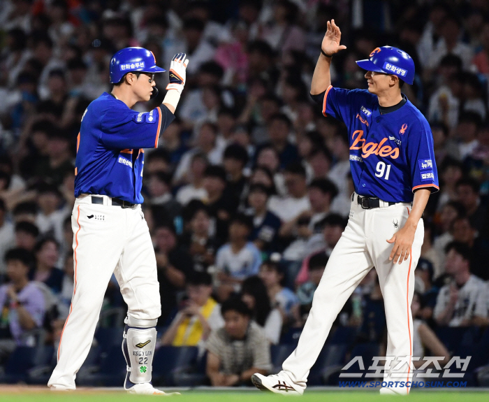  A timely two-run hit to save Chae Eun-sung's full base chance