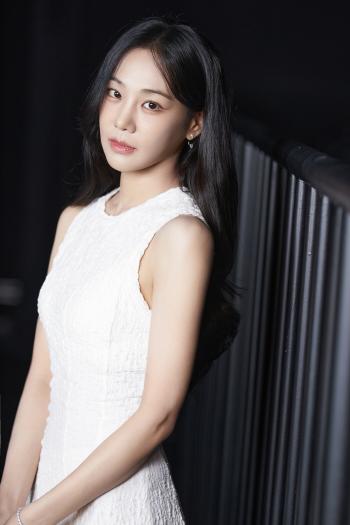 Han Ji-eun Marks 19th Year With Gritty Turn in ‘Only God Knows Everything’