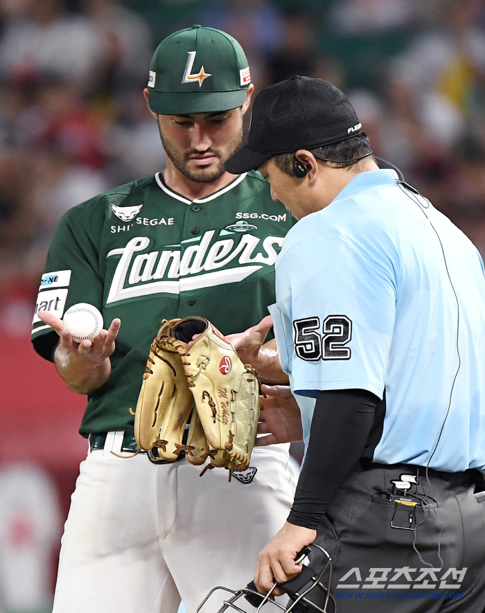 This is why he asks for an unusual confirmation of irregular pitches at the first and second bases with no outs → walking, pushing dunes. 22 a tie 