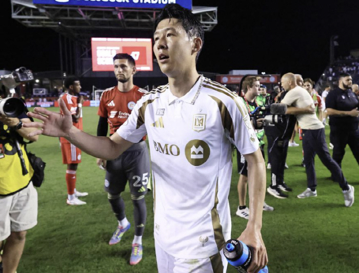 Tottenham Son Heungmin, why did you sell it? I'm curious about the legend! SON's fandom is world-class → 10 out of 10