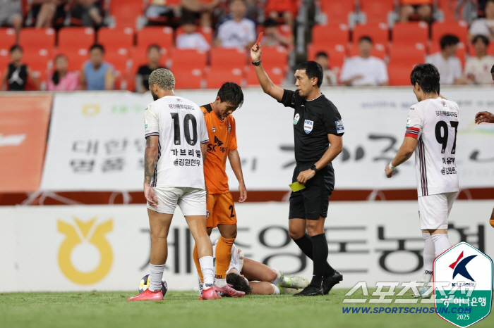 The younger Kim Jun-ha's exit was unfavorable to his brother, Jeju, and 0-0 draw with the three-goal Kangwon. 