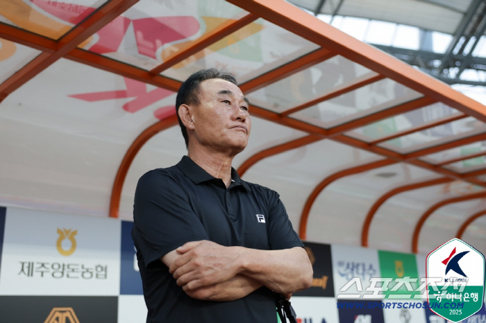 The younger Kim Jun-ha's exit was unfavorable to his brother, Jeju, and 0-0 draw with the three-goal Kangwon. 