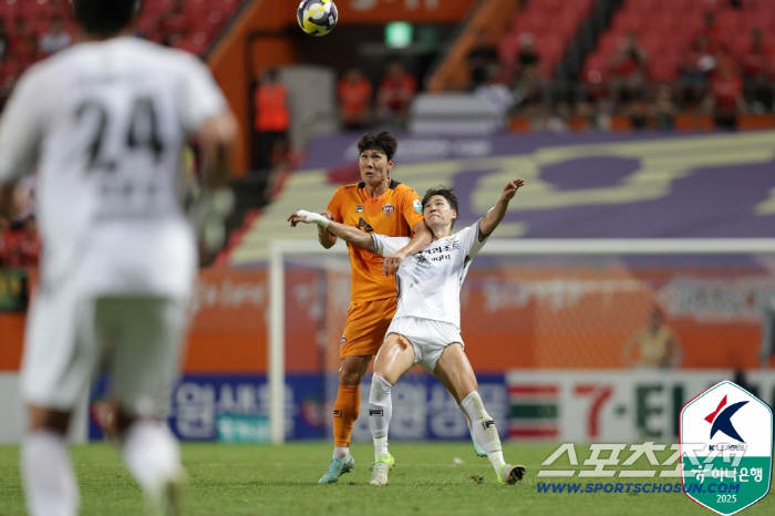 The younger Kim Jun-ha's exit was unfavorable to his brother, Jeju, and 0-0 draw with the three-goal Kangwon. 
