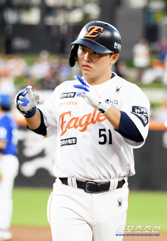 21-Year-Old Baby Eagle Flying! Escape from the ninth move → OPS 1.013 fire bat wedge gun in August...Moon Hyunbin's sincere confidence has gained.