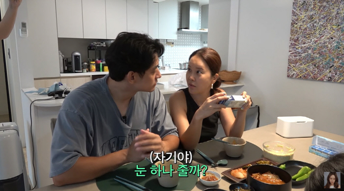 Baek Ji-young, it looks like she's not here...♥ Jung Seok-won, do you want one of my eyes? A 100-point comment