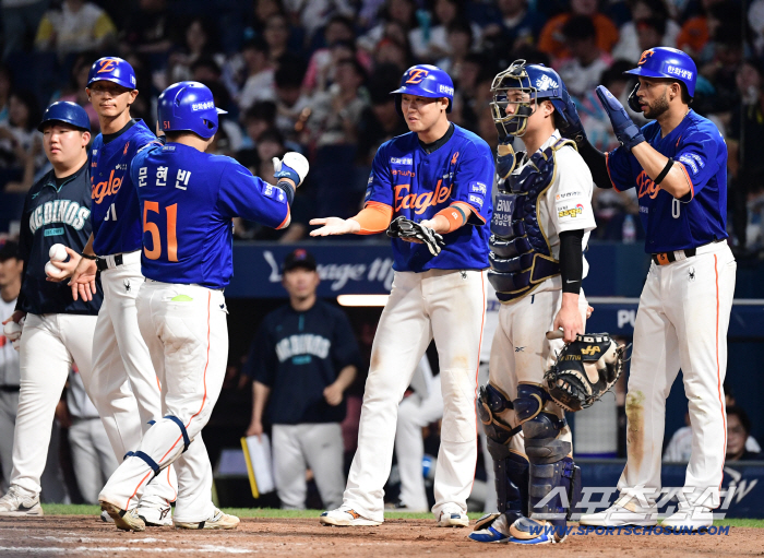 Cycling Heat Moon Hyun-bin Without Triples, Who Is He? Career High (Changwon Field) for the most home runs, most hits, and batting average