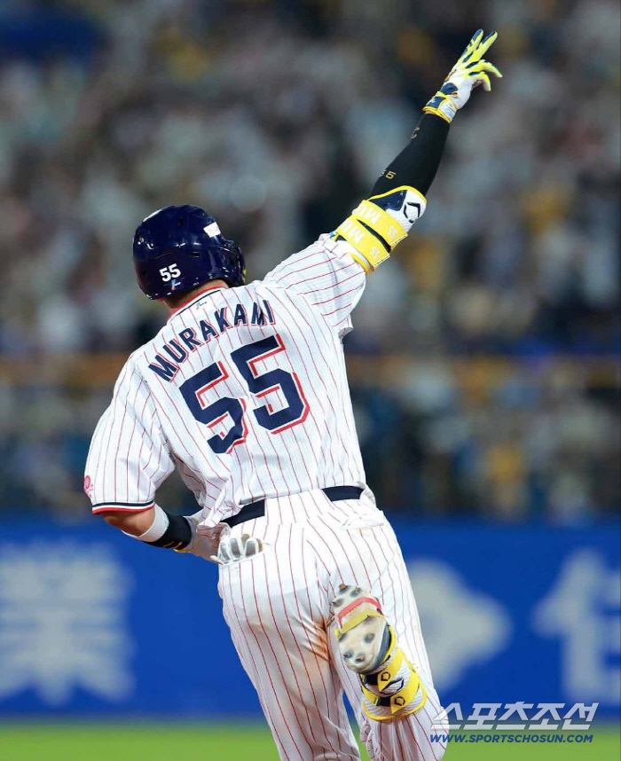 Like Ohtani, he hits a home run, Murakami, a monster hitter who shook off his injury, has three home runs in four games, and is in monster mode ahead of his advance to the ML 