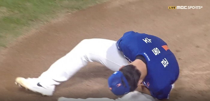 Moon Dong-ju is down! Direct hit by pitching training → He was thrown on the mound 