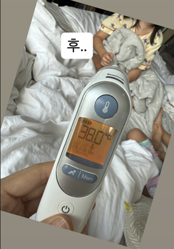 Moon Jae-wan ♥ Lee Ji-hye, her first-year daughter, 39.4 degrees, had a high fever, and even after crying at the hospital, suddenly