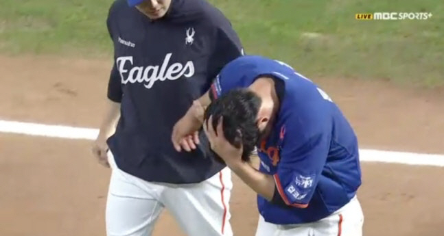 Noh Si-hwan's consecutive batting arches → Chun Jin-hwan's final shot → Kim Hwi-jip's grand slam...Moon Dong-joo's injury replacement  bench clearing Changwon of chaos. NC stops Hanwha from winning 6 consecutive games 