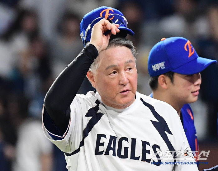 Noh Si-hwan's consecutive batting arches → Chun Jin-hwan's final shot → Kim Hwi-jip's grand slam...Moon Dong-joo's injury replacement  bench clearing Changwon of chaos. NC stops Hanwha from winning 6 consecutive games 