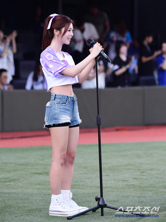  Dahyun of Triple S singing the national anthem