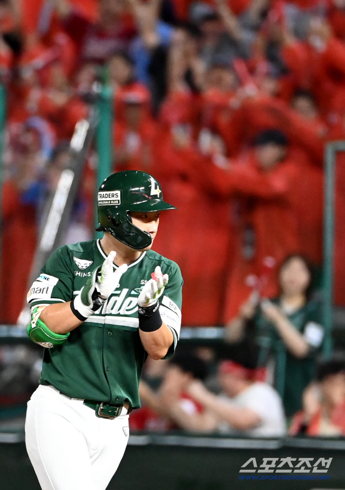  Jihoon Choi brings a lead with a timely RBI.