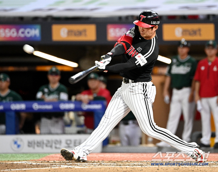  Oh Ji-hwan's home run swing and the bases loaded with bases loaded