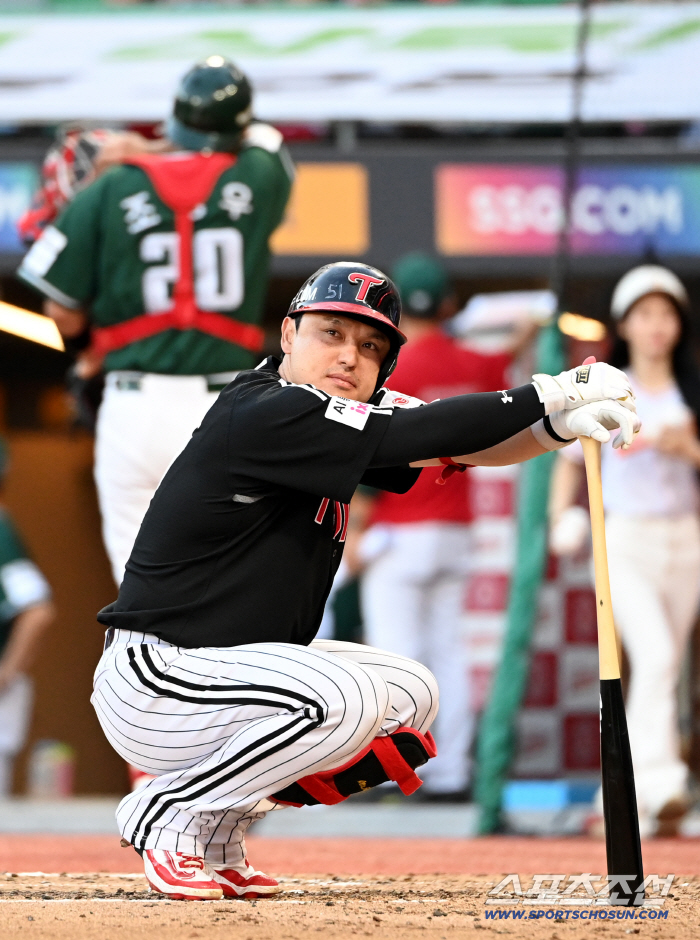  Park Dongwon is disappointed and struck out