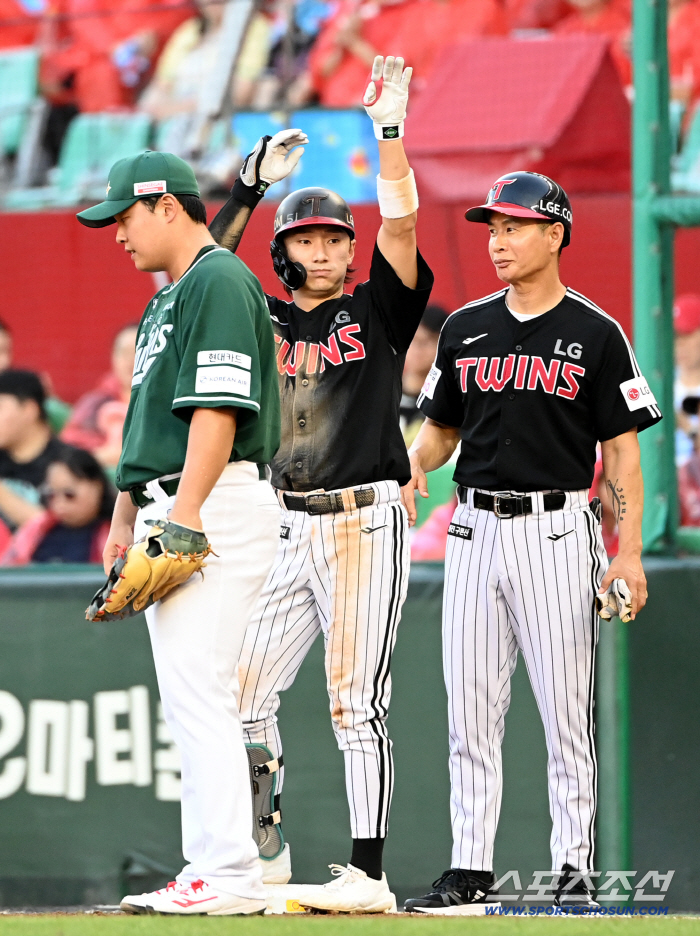  Shin Minjae hits a timely RBI