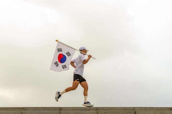 Sean Completes 81.5km Liberation Day Run, Donates 2.3 Billion Won