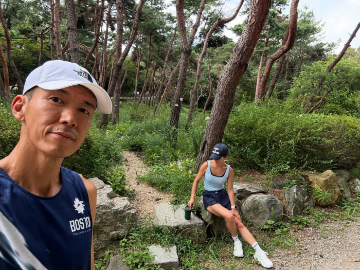 Sean, ♥ I love you every day who takes care of me for 9,000 days since I met Jung Hye-young