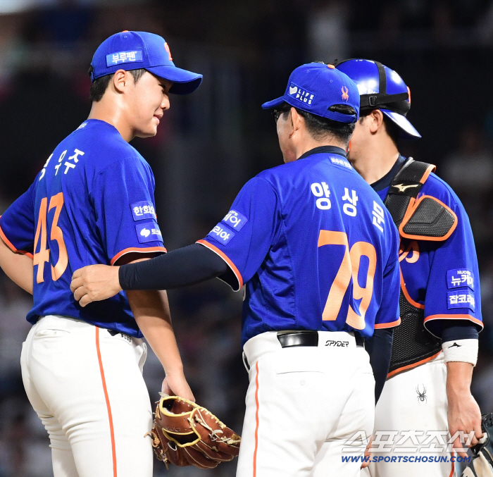 Seohyun, you don't like it? Then you know Jung Woo-ju. The coach and coach are happy with 155km baby eagles.