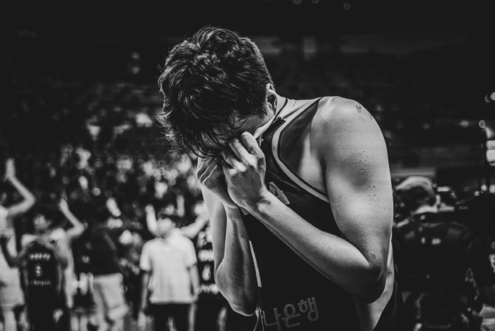Thank you and sorry for the tears of the golden generation ace Lee Hyun-joong...Let's start. We have to go further