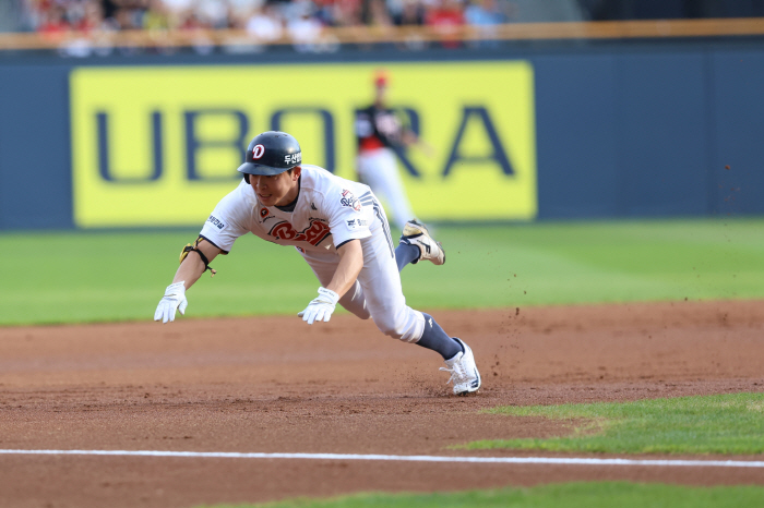 Wow, it's an emergency appearance, but I wrote the history of my all-time debut in 39 years...Doosan beats KIA for two days 