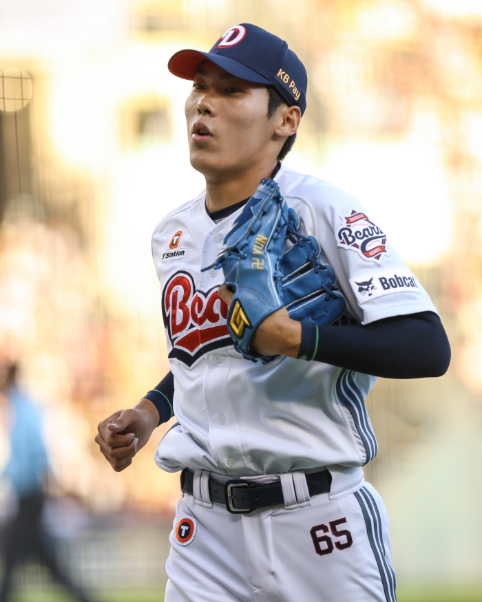 Wow, it's an emergency appearance, but I wrote the history of my all-time debut in 39 years...Doosan beats KIA for two days 