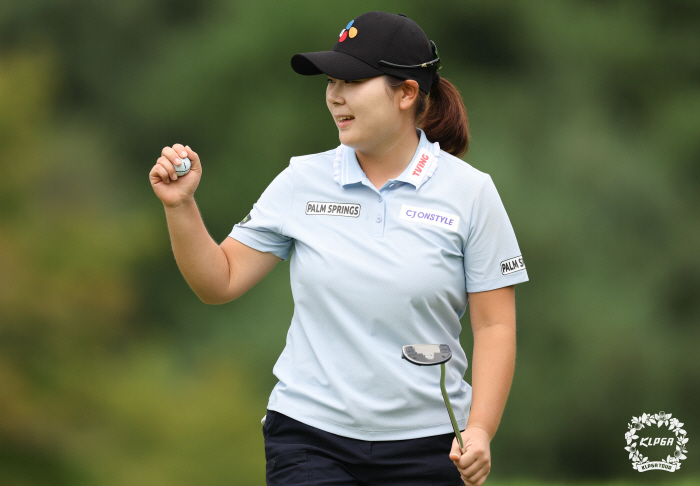 For the next player... 29 under par for real? Hong Jung-min, a new record for minimum pars in the 72nd hole, filled the championship when he emptied his mind and emptied his swing I'm grateful for being able to run. 