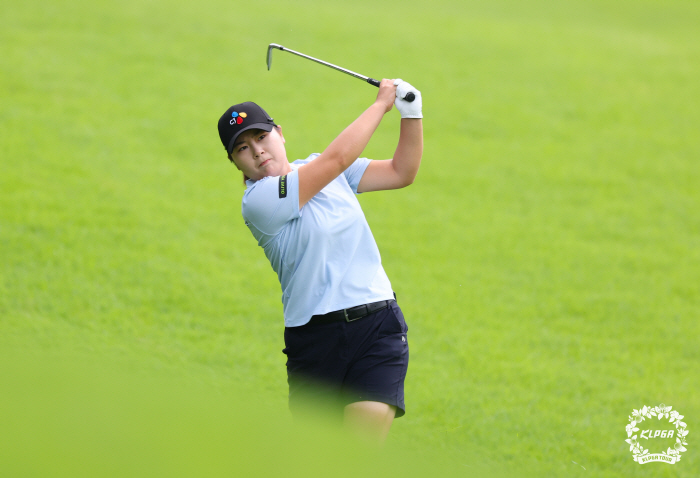 For the next player... 29 under par for real? Hong Jung-min, a new record for minimum pars in the 72nd hole, filled the championship when he emptied his mind and emptied his swing I'm grateful for being able to run. 