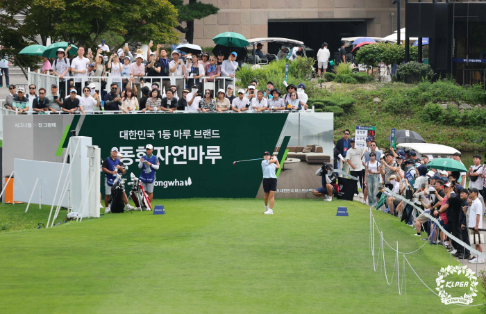 For the next player... 29 under par for real? Hong Jung-min, a new record for minimum pars in the 72nd hole, filled the championship when he emptied his mind and emptied his swing I'm grateful for being able to run. 