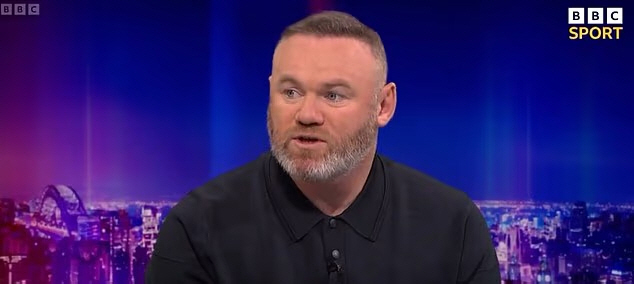 I think I need to mute it. This is 1.5 billion won commentary? He criticized Rooney for his debut
