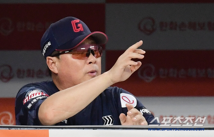 It's too bad for the Hanwha match Still emerging shock upset loss nightmare Coach Kim Tae-hyung's ace must cut it off for eight consecutive losses. 