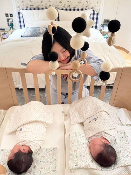 Lady Jane found a tumor under the eyes of the twins..Hospital appointment for 3 months only