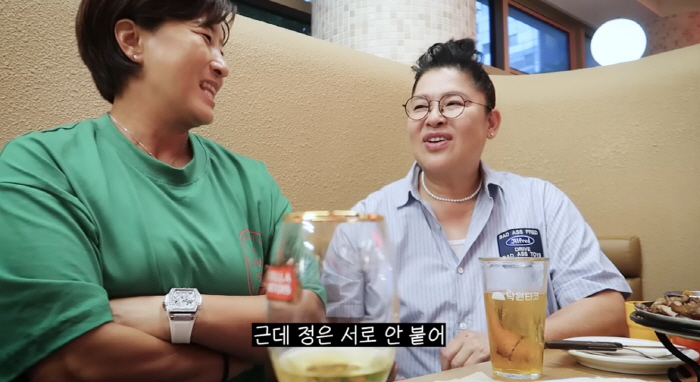 Lee Youngja and Pak Se-ri are the MCs..Confession doesn't go well with each other while we're awkward