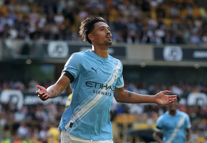 1G1AS for EPL debut match with Manchester City star legend of £46.6 million → MOM