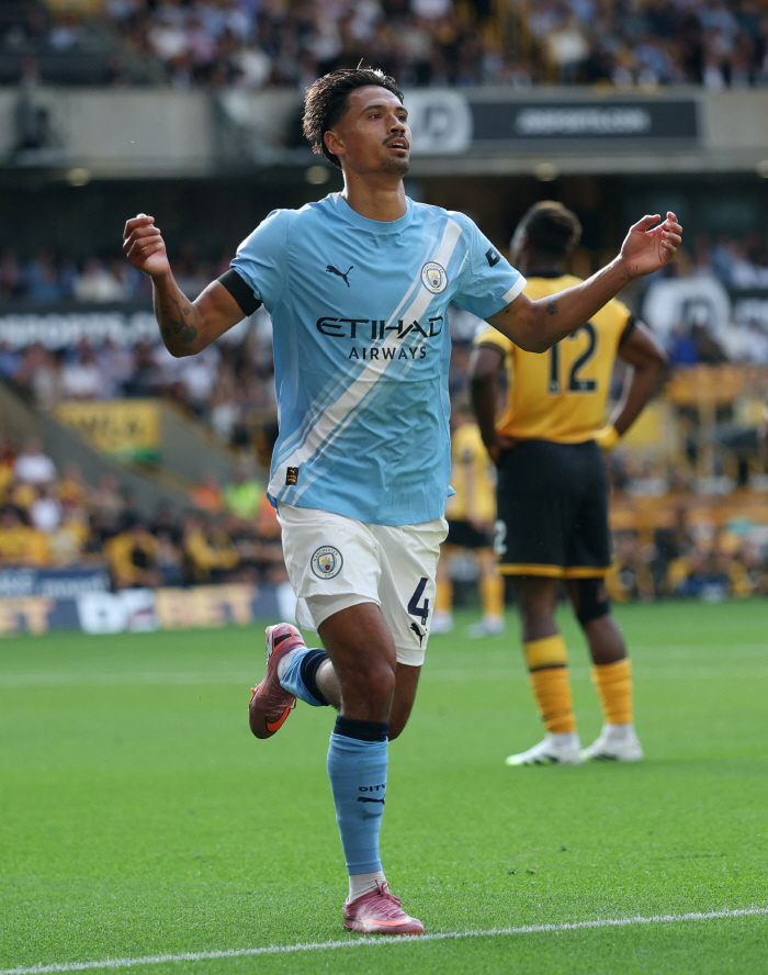 1G1AS for EPL debut match with Manchester City star legend of £46.6 million → MOM