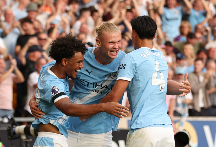 1G1AS for EPL debut match with Manchester City star legend of £46.6 million → MOM