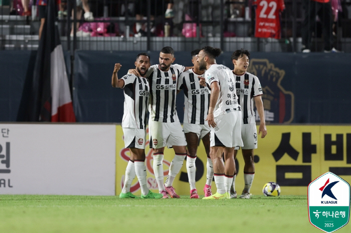 A revenge in 1260 days! Lee Dong-kyung PK net goal → Lee Dong-joon, managing director of powdered milk buff Gimcheon, jumped to second place with the most goals lost in the season's league, FC Seoul 62, complete defeat