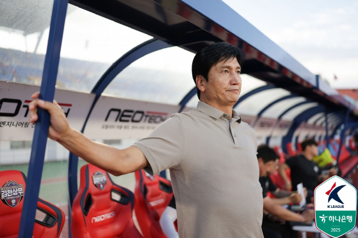 A revenge in 1260 days! Lee Dong-kyung PK net goal → Lee Dong-joon, managing director of powdered milk buff Gimcheon, jumped to second place with the most goals lost in the season's league, FC Seoul 62, complete defeat