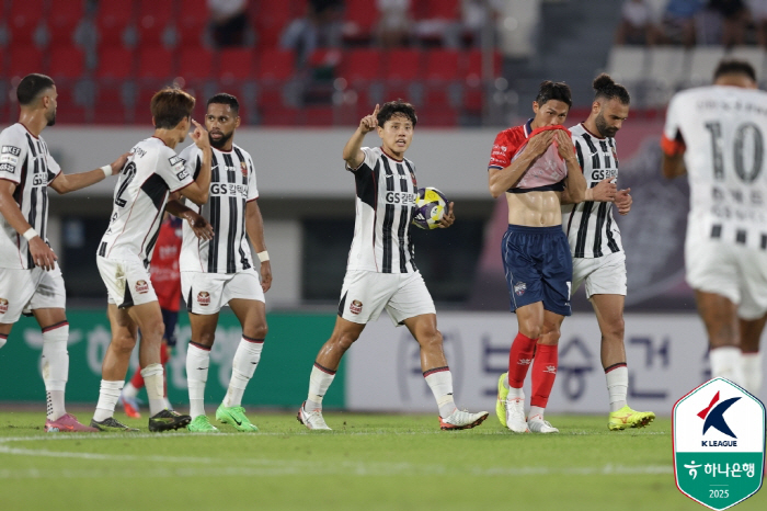 A revenge in 1260 days! Lee Dong-kyung PK net goal → Lee Dong-joon, managing director of powdered milk buff Gimcheon, jumped to second place with the most goals lost in the season's league, FC Seoul 62, complete defeat